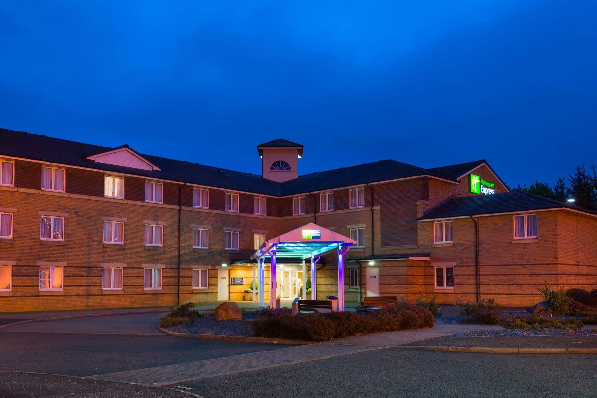 Express By Ihg Отель